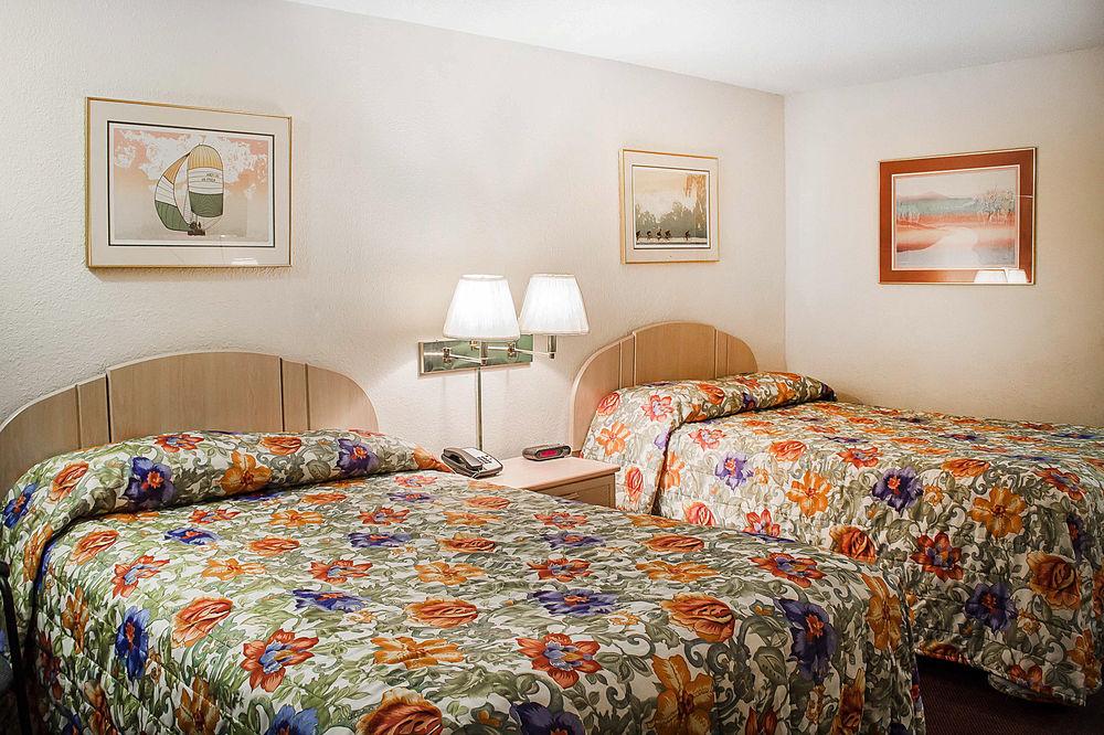 Rodeway Inn Финдли Экстерьер фото
