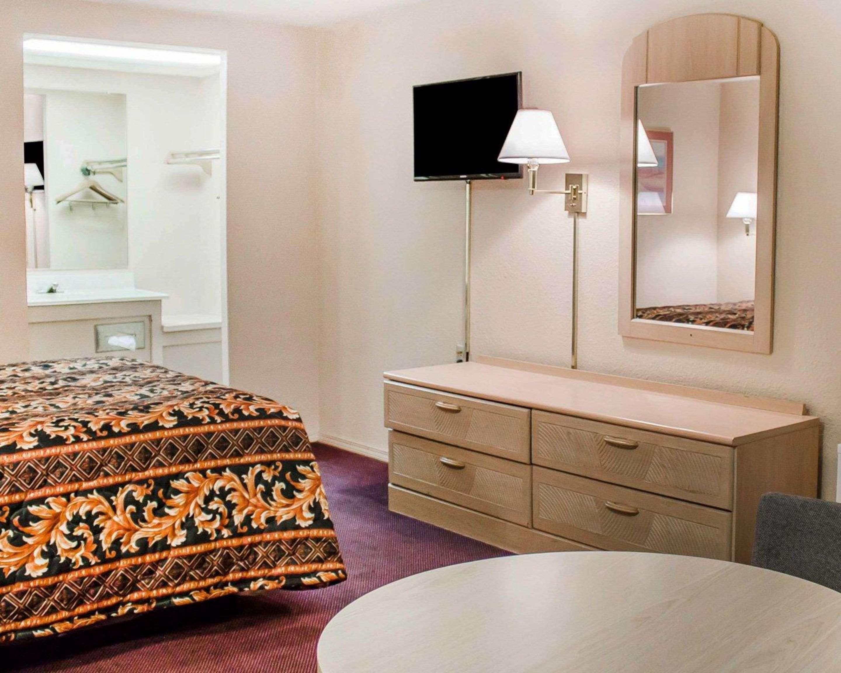 Rodeway Inn Финдли Экстерьер фото